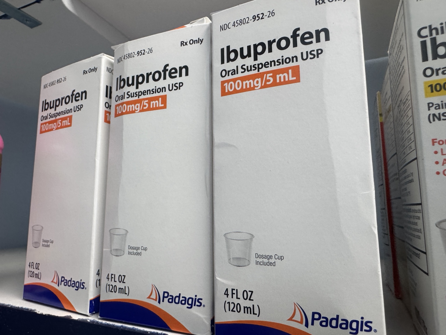 Suspensión oral de ibuprofeno marcada Rx Only, solo con receta